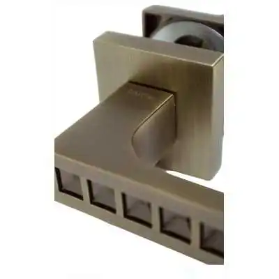 POIGNEE DE PORTE AVEC ROSACE TROU DE CLE BRONZE DELIA DELIA - 3