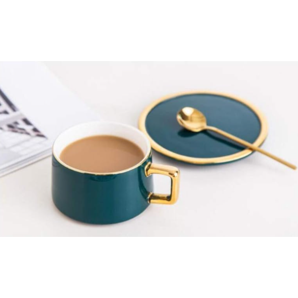 TASSE EN CÉRAMIQUE AVEC SOUCOUPE ET CUILLÈRE COULEURS