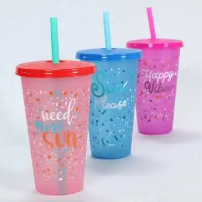 GOBELET AVEC COUVERCLE ET PAILLE EN PLASTIQUE COULEURS 650ML - 1