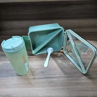 KIT BOÎTE À GOÛTER AVEC CUILLÈRE ET BOUTEILLE EN PLASTIQUE - 2