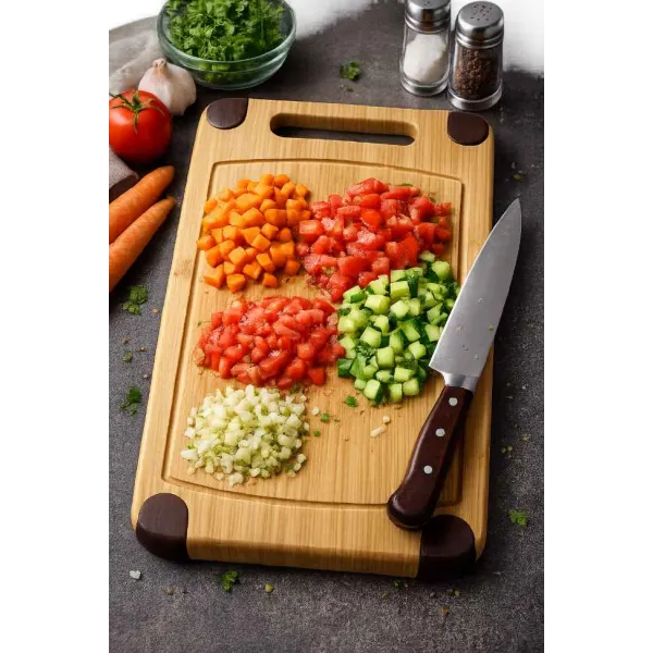PLANCHE À DÉCOUPER EN BAMBOU AVEC BASES EN SILICONE ANTIDÉRAPANTES 18*28CM