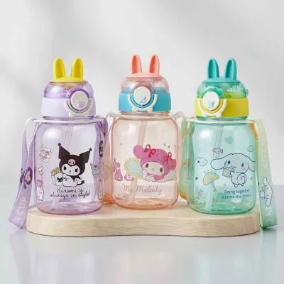 BOUTEILLE D'EAU EN PLASTIQUE