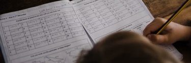 Coin devoirs enfant : comment bien l'organiser pour la rentrée